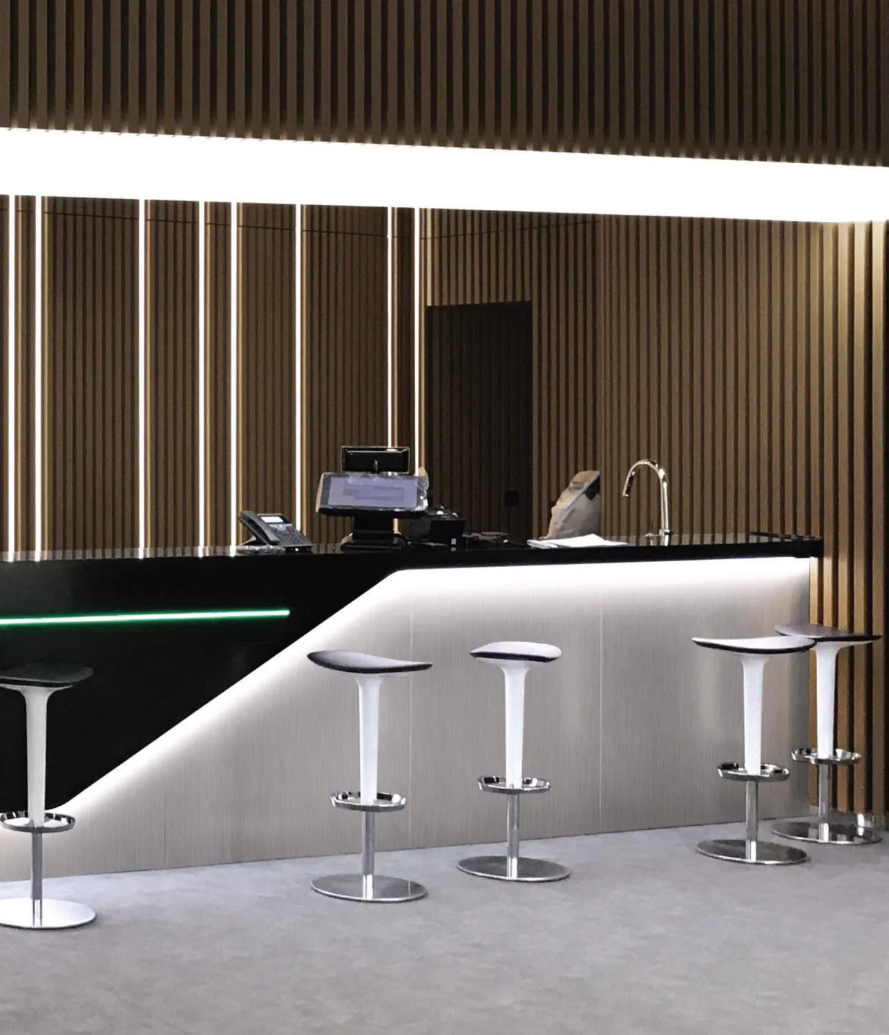 Bar counter finished in brushed metal film